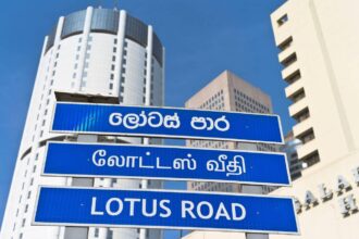 coombo-lotus-road-closed-due-to-protest-of-teachers