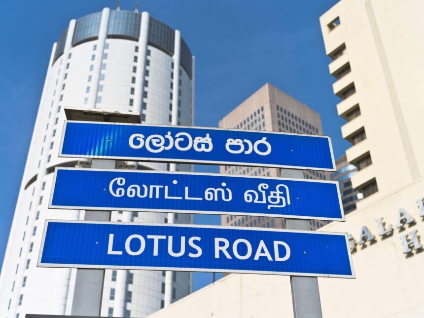 coombo-lotus-road-closed-due-to-protest-of-teachers