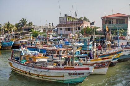 fishing-boat-caught-by-navy-while-transporting-illegal-drugs