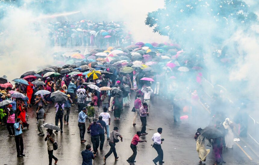 sri-lanka-teachers-protested-at-colombo