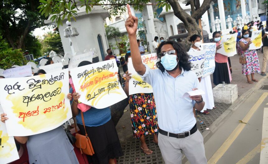 teachers-and-principals-of-sri-lanka-coming-to-colombo-today-for-a-protest