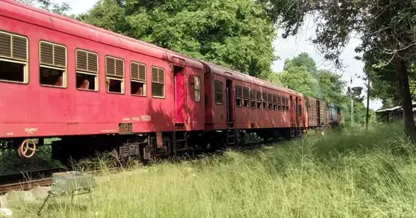 train-derailed-between-panadura-and-wadduwa-railway-stations-coastal-line-sri-lanka