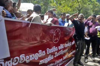 University non-academic staff end strike