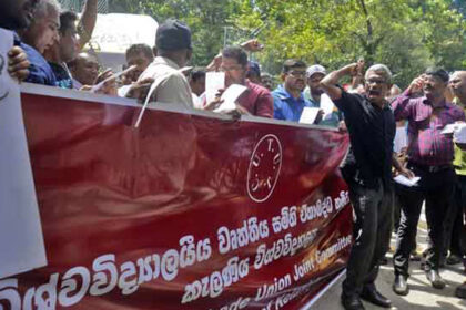 University non-academic staff end strike